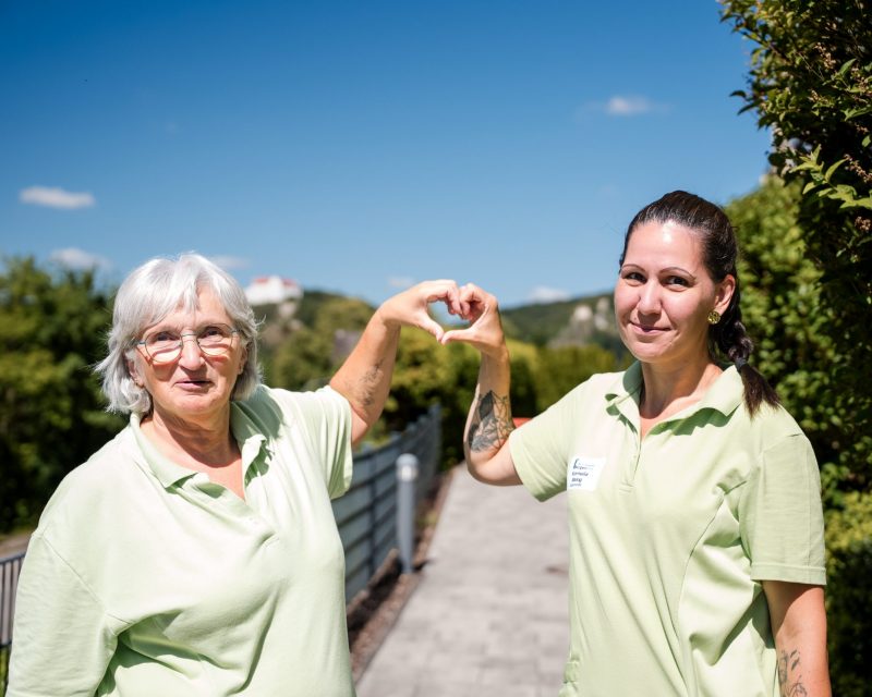 Bewohner beim Betreuungsprogramm im Burgenblick